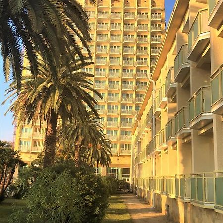 Amza Park Hotel Gagry Zewnętrze zdjęcie