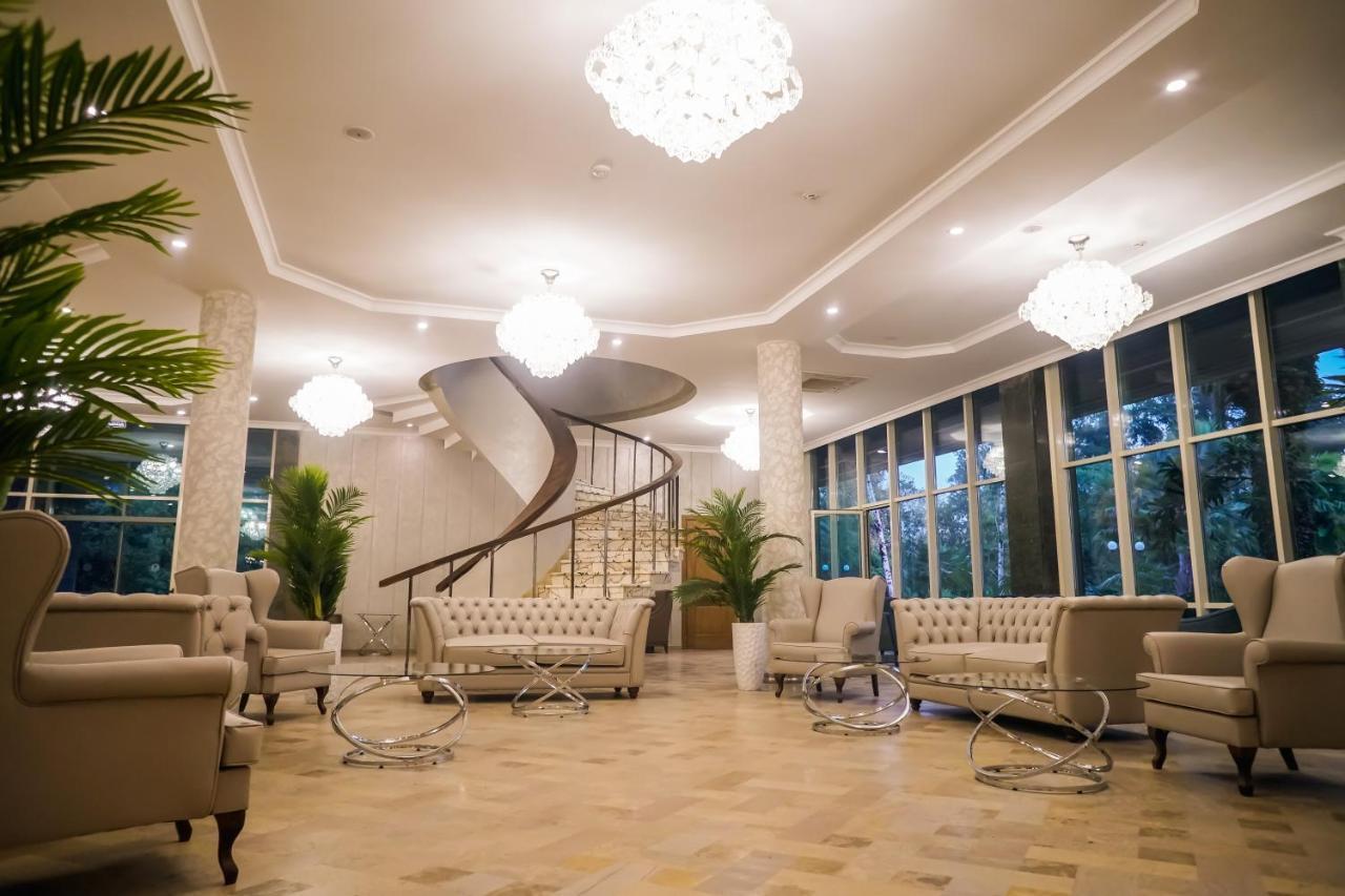 Amza Park Hotel Gagry Zewnętrze zdjęcie
