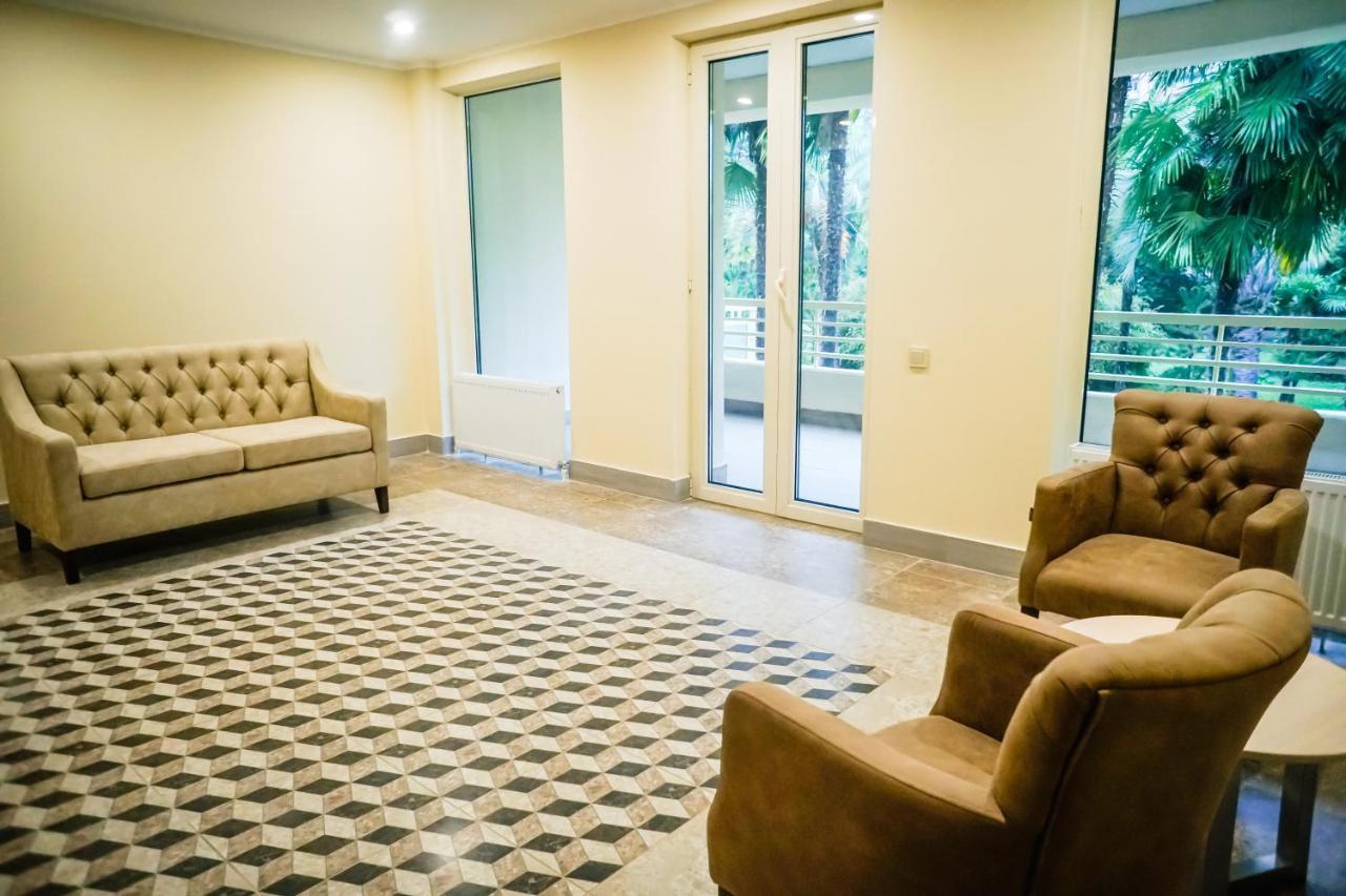 Amza Park Hotel Gagry Zewnętrze zdjęcie