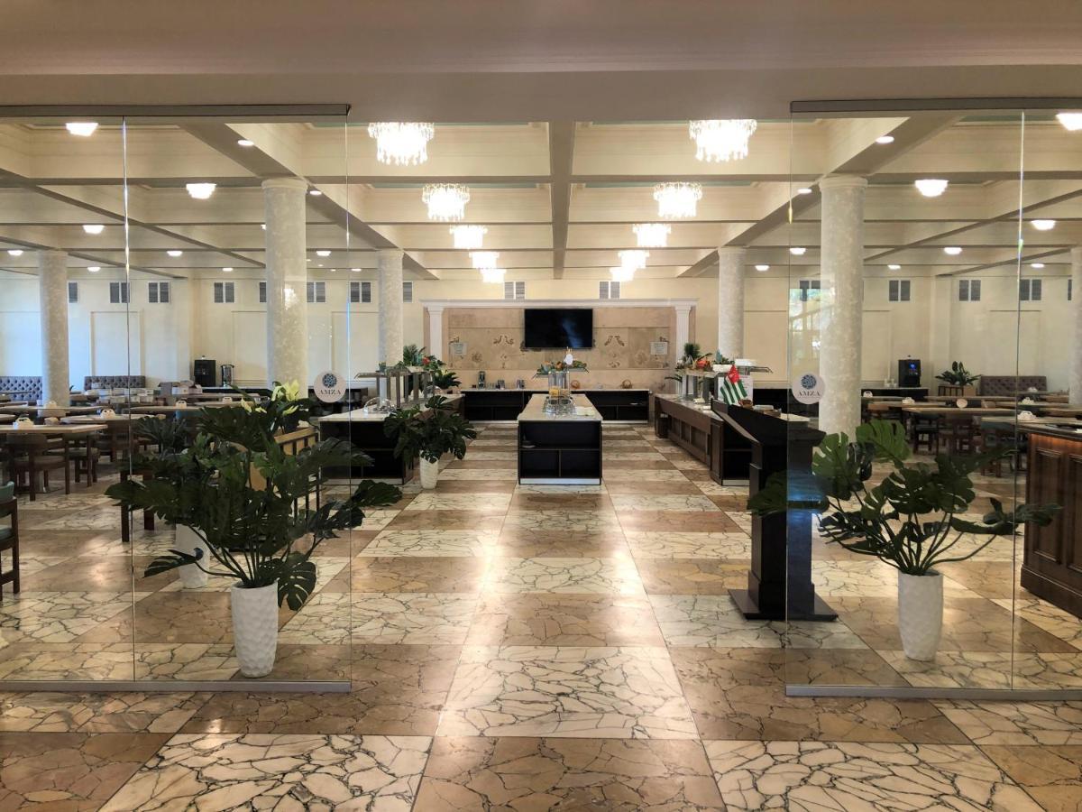 Amza Park Hotel Gagry Zewnętrze zdjęcie