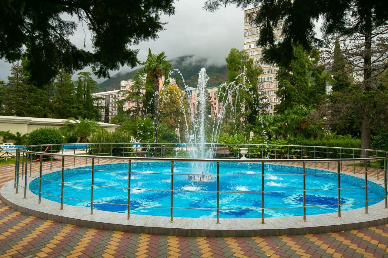 Amza Park Hotel Gagry Zewnętrze zdjęcie