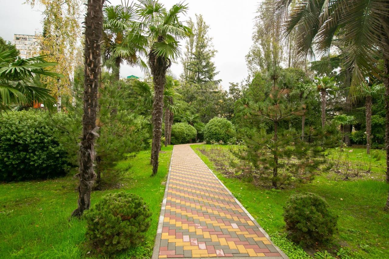Amza Park Hotel Gagry Zewnętrze zdjęcie