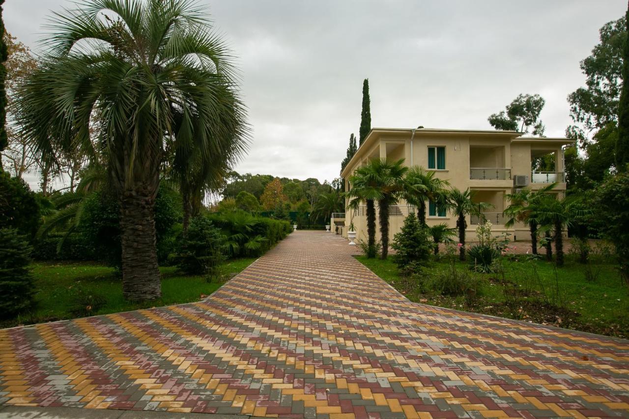 Amza Park Hotel Gagry Zewnętrze zdjęcie