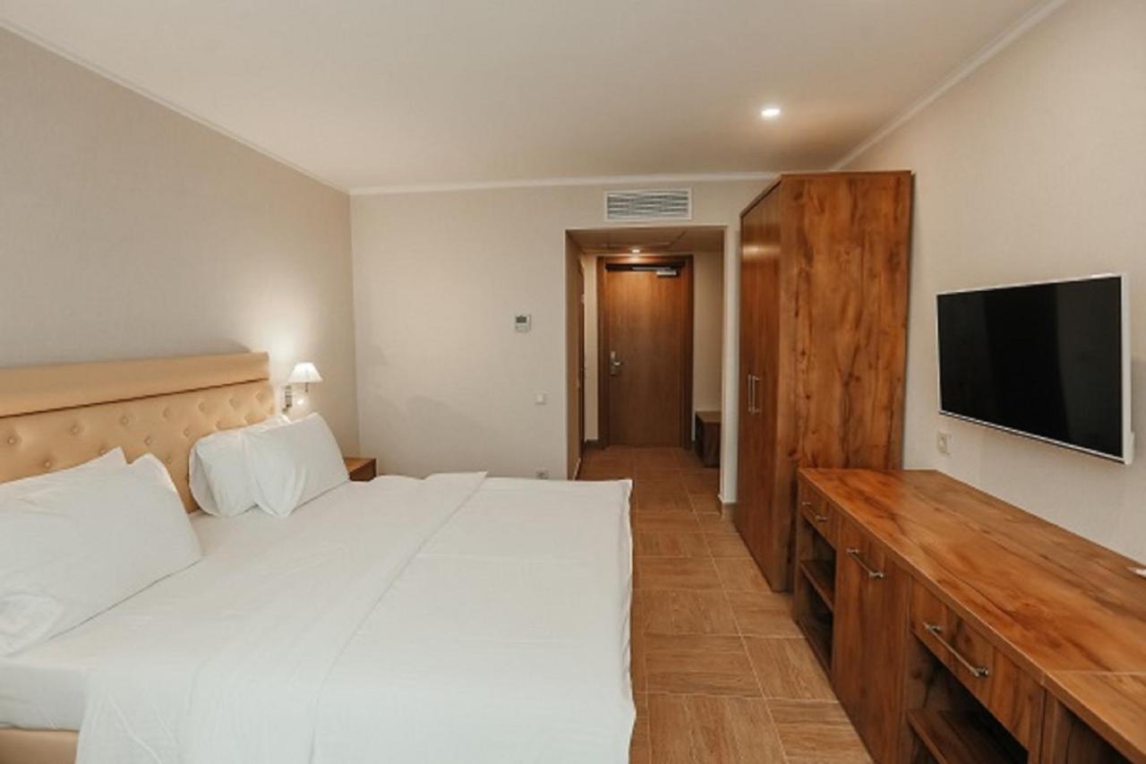 Amza Park Hotel Gagry Zewnętrze zdjęcie