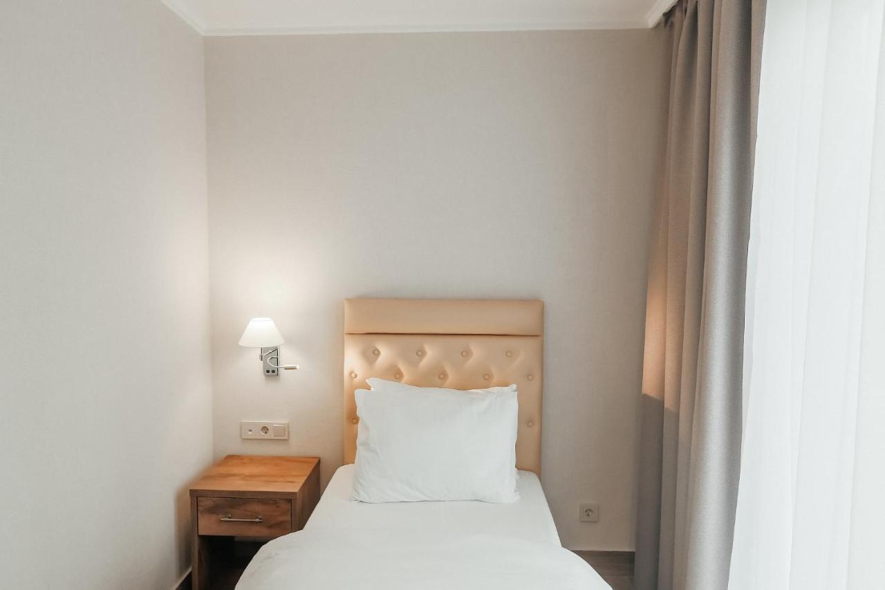 Amza Park Hotel Gagry Zewnętrze zdjęcie