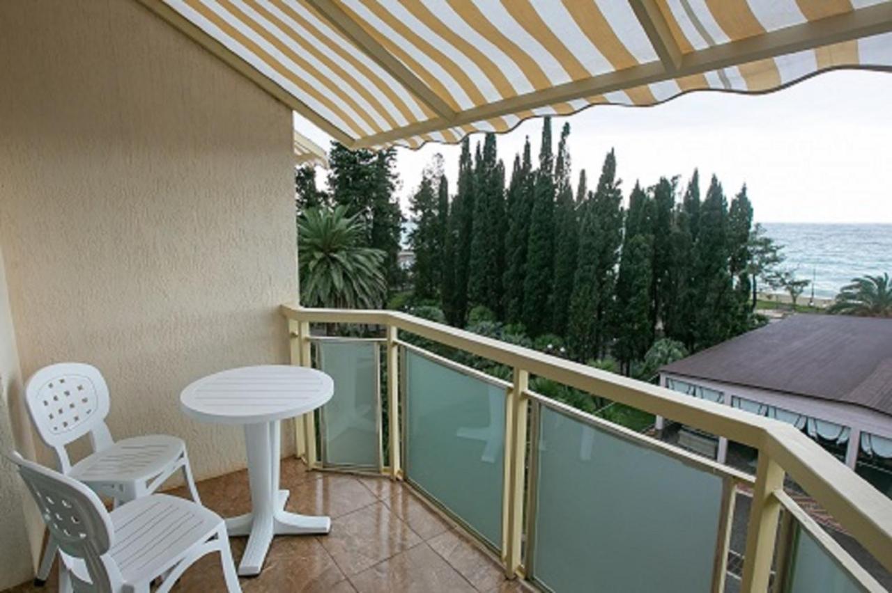 Amza Park Hotel Gagry Zewnętrze zdjęcie