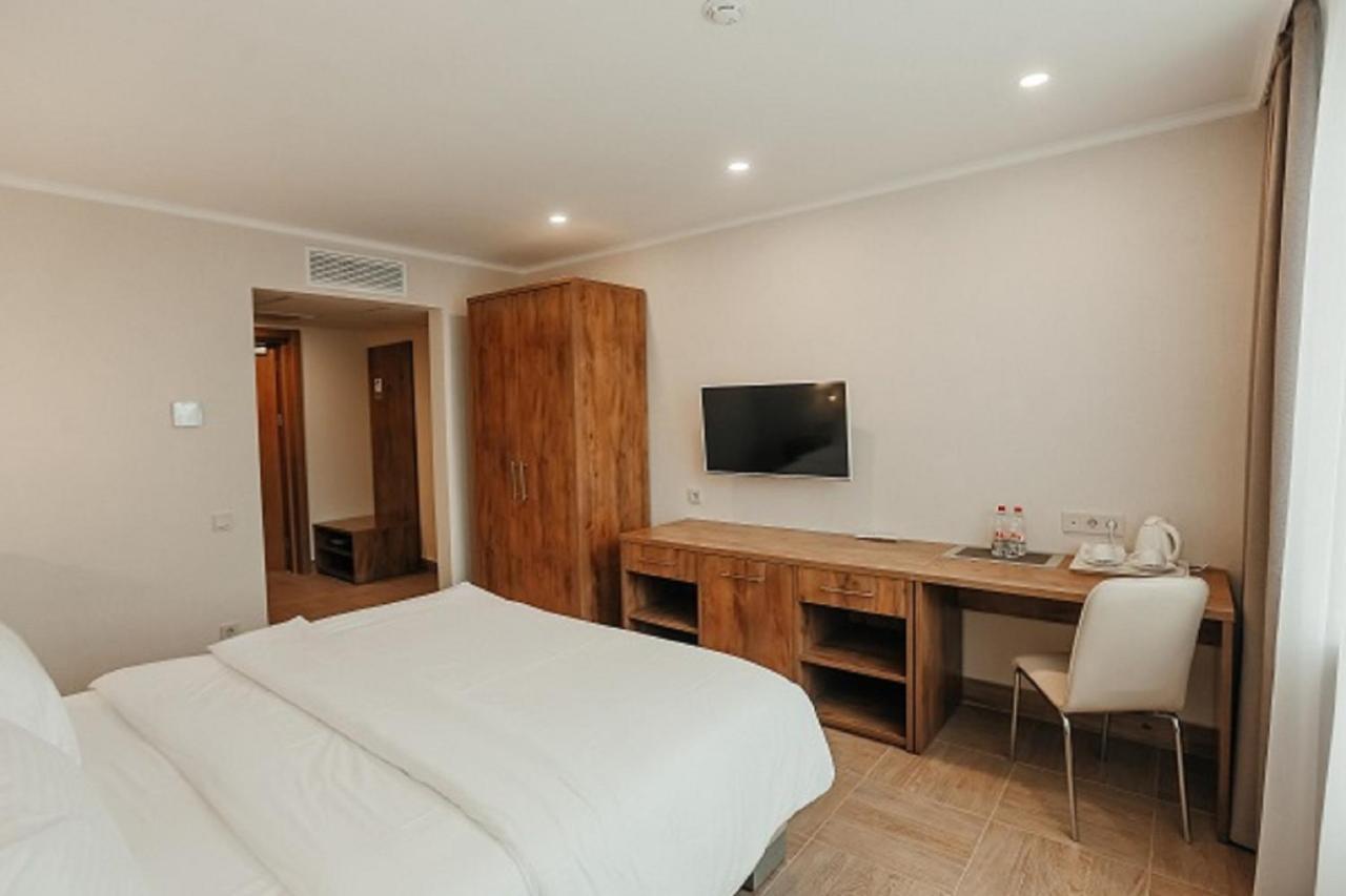 Amza Park Hotel Gagry Zewnętrze zdjęcie
