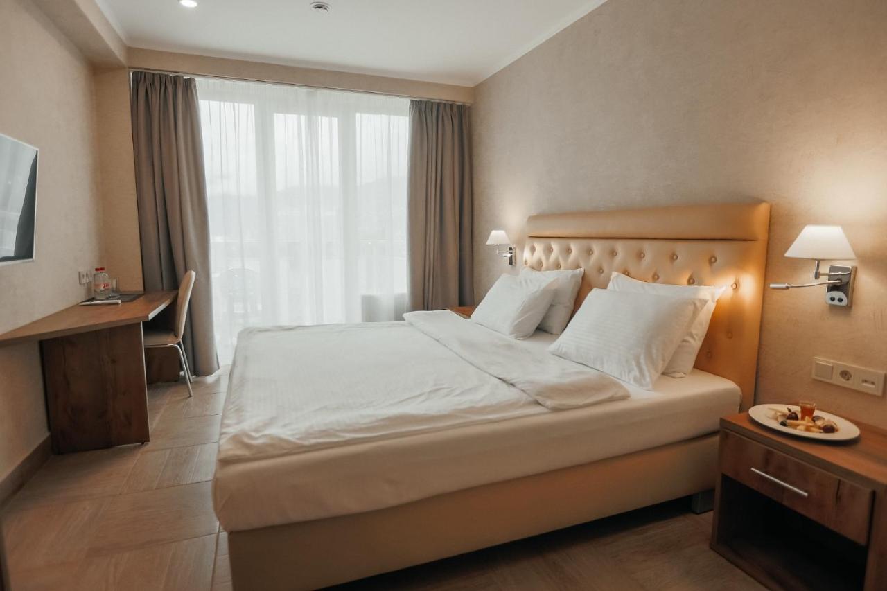 Amza Park Hotel Gagry Zewnętrze zdjęcie