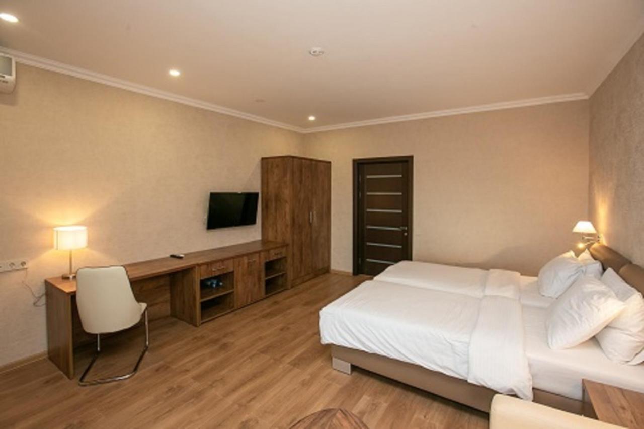 Amza Park Hotel Gagry Zewnętrze zdjęcie