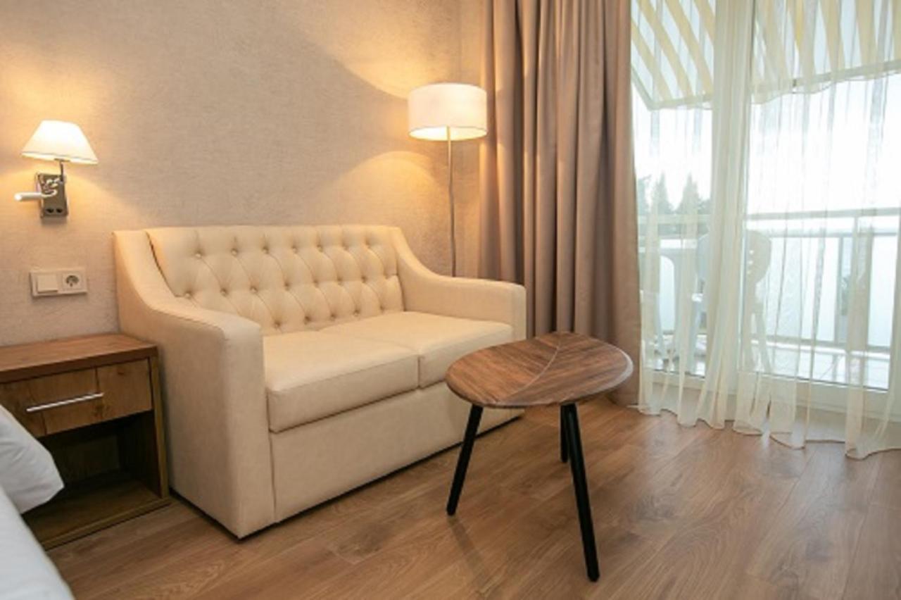 Amza Park Hotel Gagry Zewnętrze zdjęcie