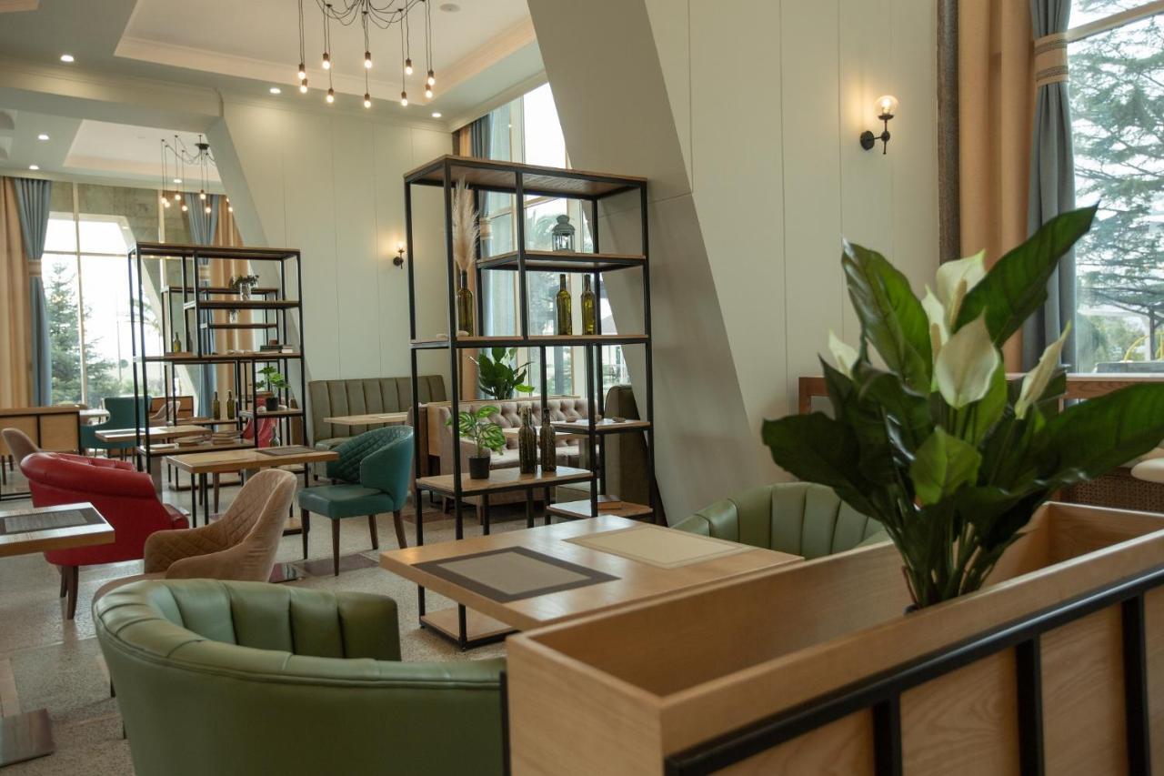 Amza Park Hotel Gagry Zewnętrze zdjęcie