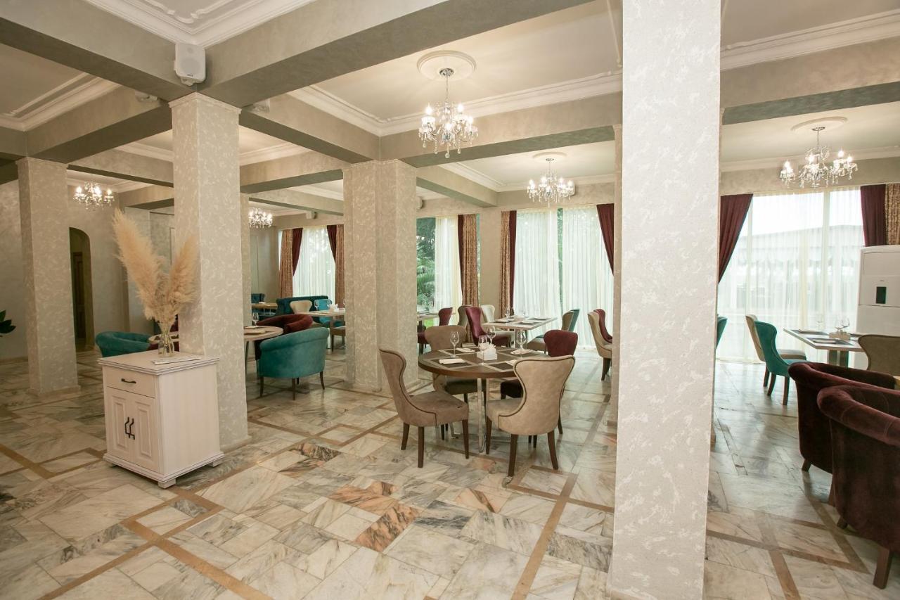 Amza Park Hotel Gagry Zewnętrze zdjęcie