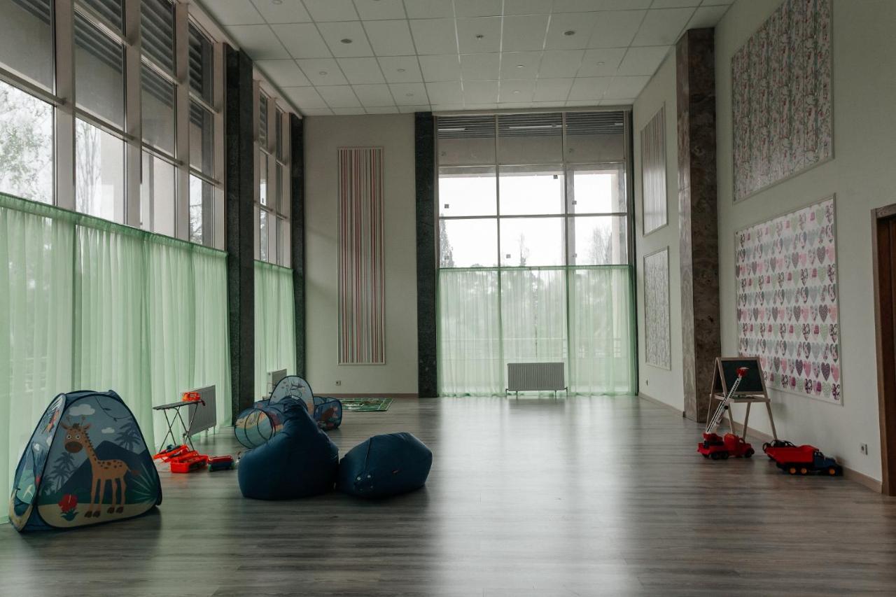 Amza Park Hotel Gagry Zewnętrze zdjęcie