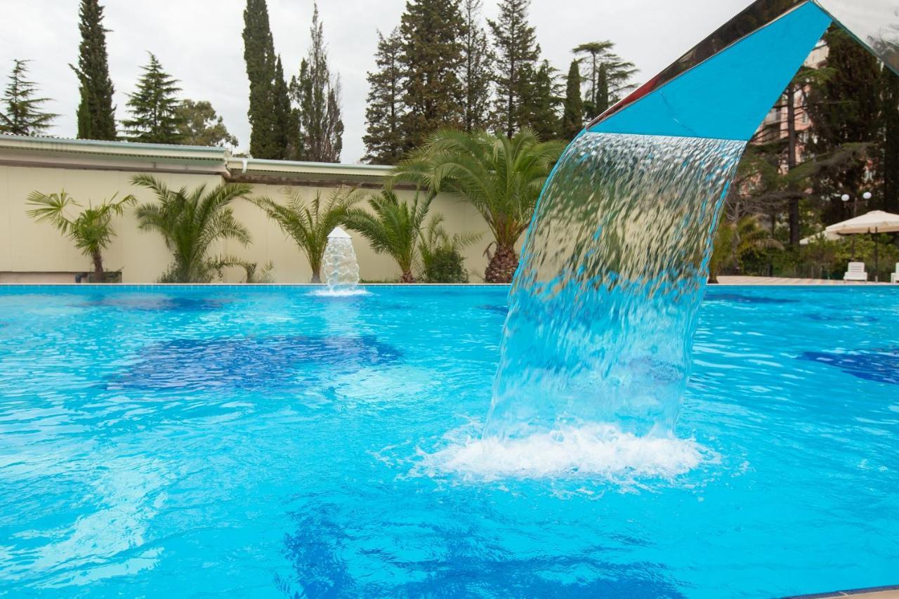 Amza Park Hotel Gagry Zewnętrze zdjęcie