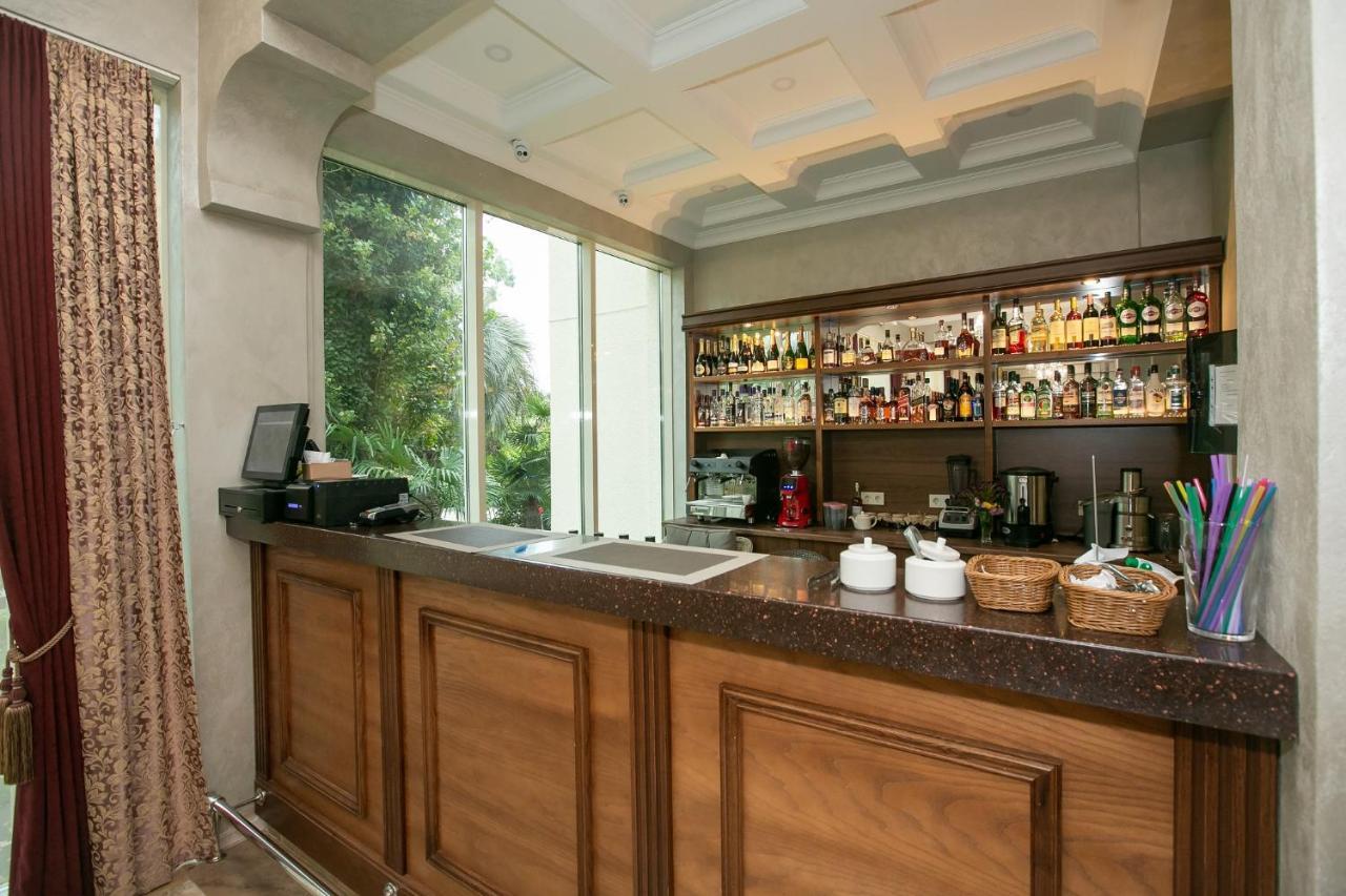 Amza Park Hotel Gagry Zewnętrze zdjęcie