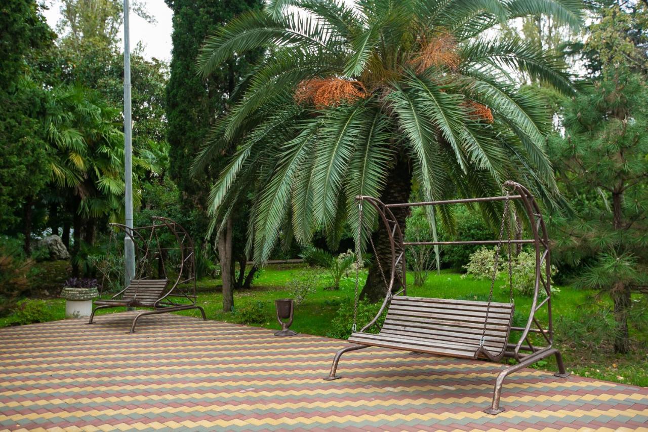 Amza Park Hotel Gagry Zewnętrze zdjęcie
